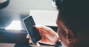 These 7 Things You Should Never Do on Phone things you should never do on phone