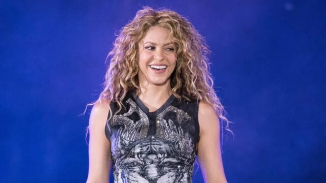 Shakira Makes History to Recieve MTV Video Vanguard Award