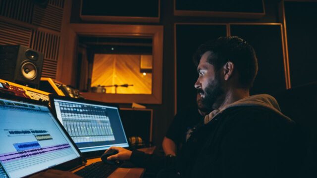 Max audio out of sync Max audio out of sync
