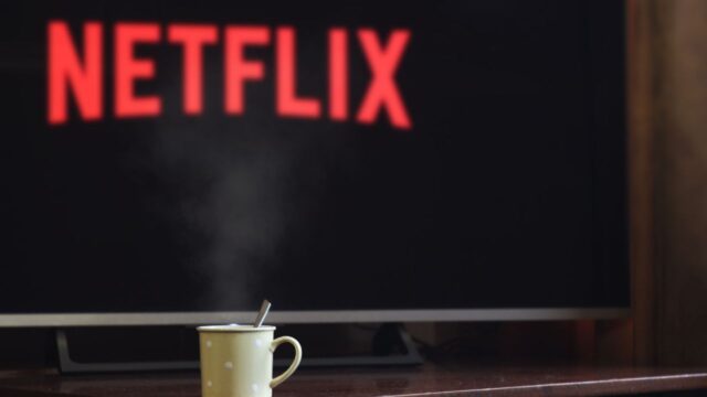 netflix keeps pausing netflix keeps pausing